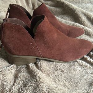 Kenneth Cole Reaction Red Ankle Booties Suede Finish